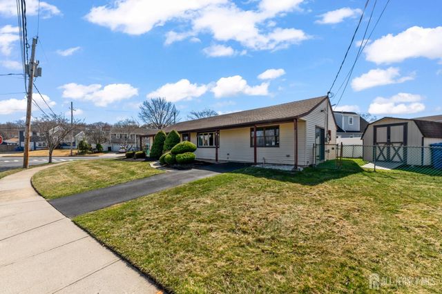 56 Evergreen Terrace, Monroe, NJ 08831