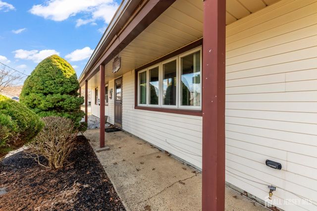 56 Evergreen Terrace, Monroe, NJ 08831