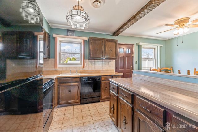 56 Evergreen Terrace, Monroe, NJ 08831