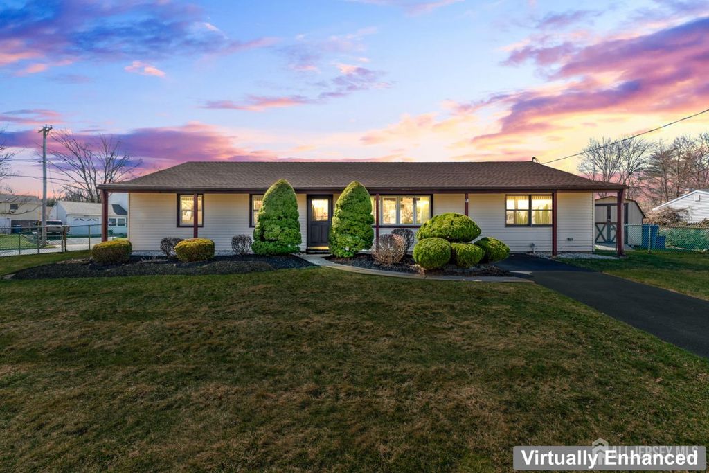 56 Evergreen Terrace, Monroe, NJ 08831