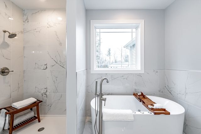 81 Crystal Brook Drive, Springfield, MA 01118