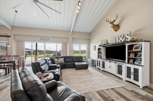 2224 Maler Road, Sealy, TX 77474
