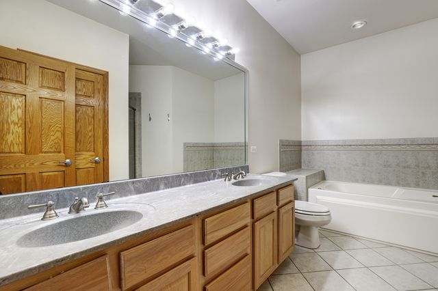 9334 Chestnut Trail, Tinley Park, IL 60487