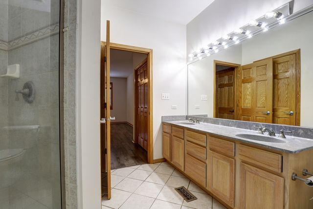 9334 Chestnut Trail, Tinley Park, IL 60487