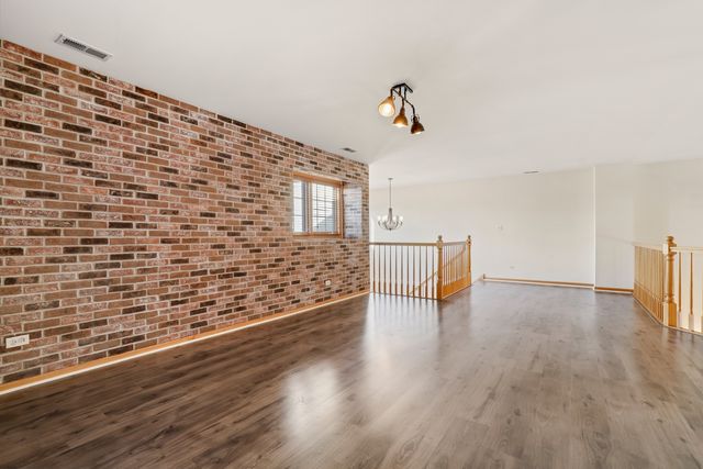 9334 Chestnut Trail, Tinley Park, IL 60487