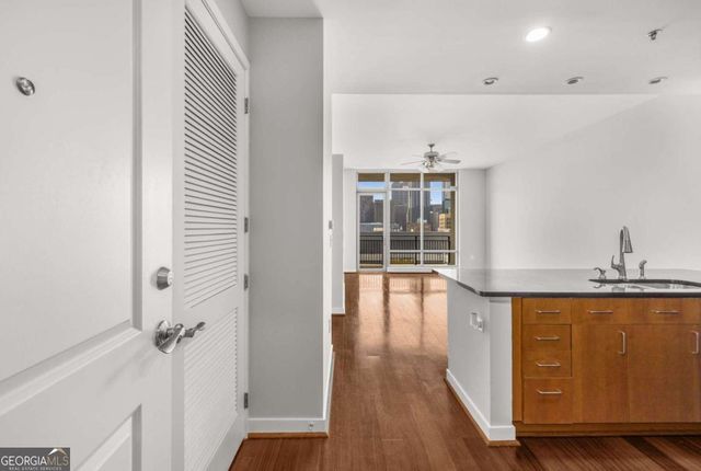 565 Peachtree Street NE 1206, Atlanta, GA 30308