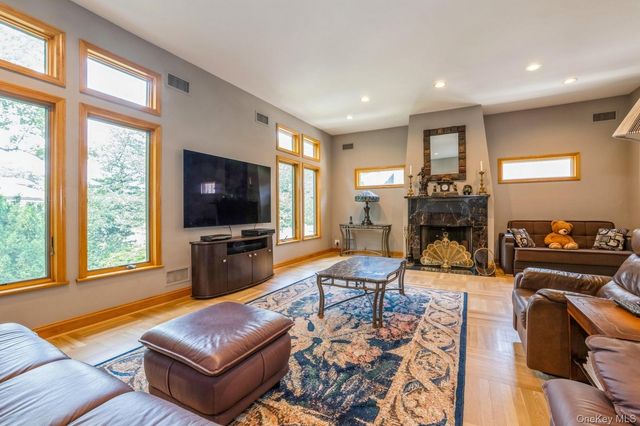 19615 Como Avenue, Holliswood, NY 11423