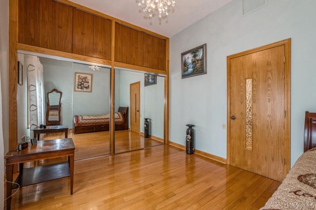 19615 Como Avenue, Holliswood, NY 11423