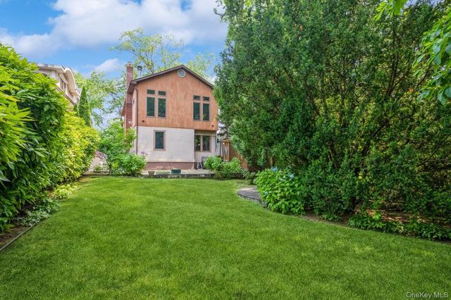 19615 Como Avenue, Holliswood, NY 11423