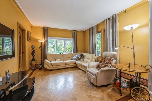 19615 Como Avenue, Holliswood, NY 11423