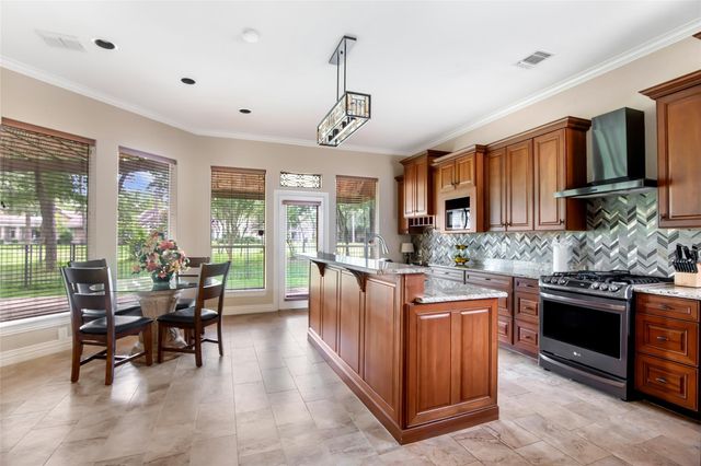 2015 Fairway Green Drive, Kingwood, TX 77339