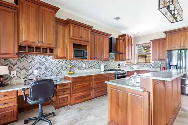 2015 Fairway Green Drive, Kingwood, TX 77339