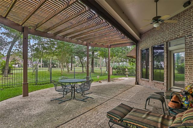 2015 Fairway Green Drive, Kingwood, TX 77339