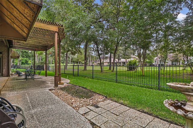 2015 Fairway Green Drive, Kingwood, TX 77339