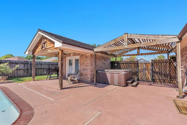 229 Willow Creek Drive, Weatherford, TX 76085