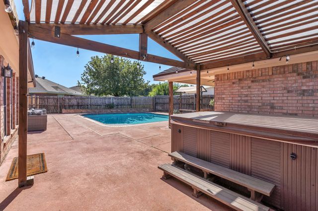 229 Willow Creek Drive, Weatherford, TX 76085