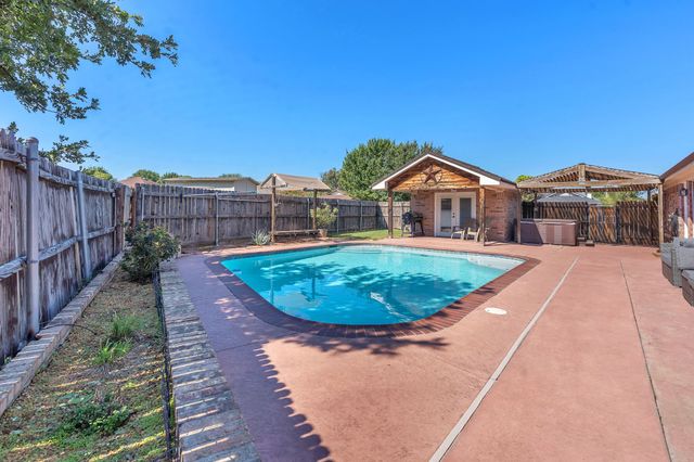 229 Willow Creek Drive, Weatherford, TX 76085
