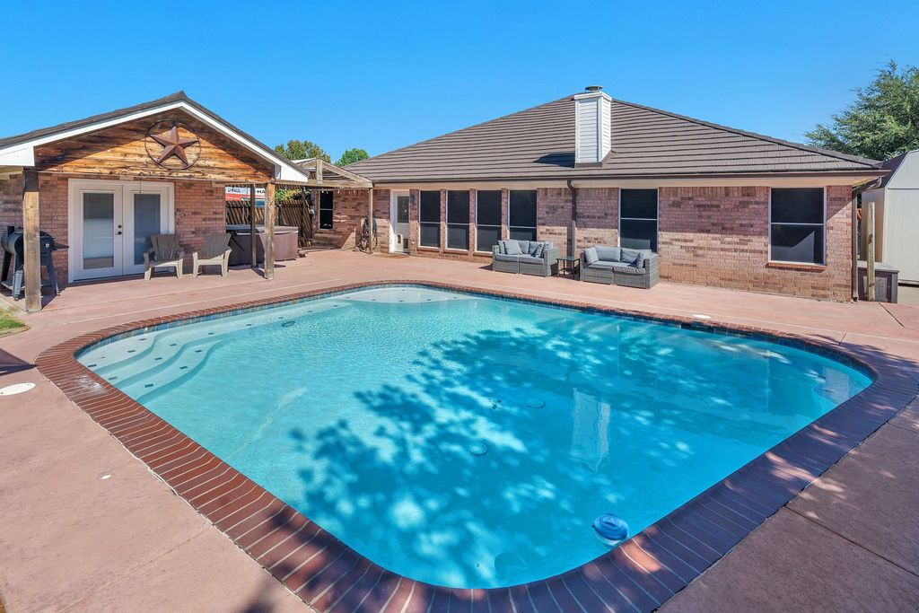 229 Willow Creek Drive, Weatherford, TX 76085