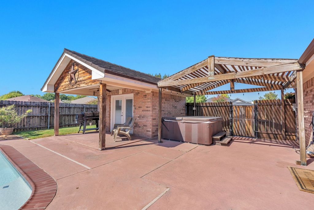 229 Willow Creek Drive, Weatherford, TX 76085 — photo 4