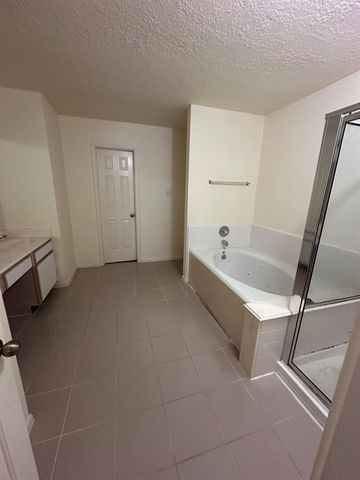 5815 SE Red River Drive, Dickinson, TX 77539