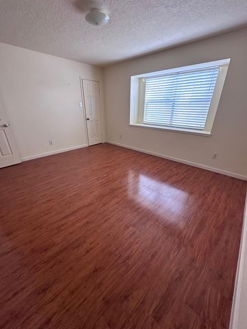 5815 SE Red River Drive, Dickinson, TX 77539