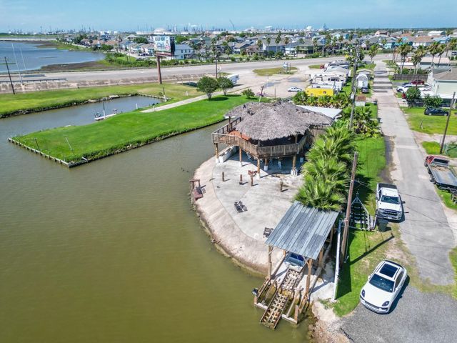 3391 Hwy 6 Drive, Hitchcock, TX 77563