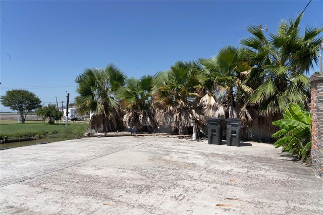3391 Hwy 6 Drive, Hitchcock, TX 77563