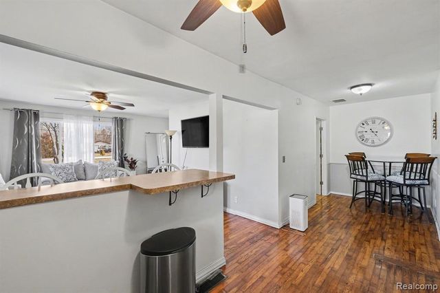 5091 W Carpenter Road, Flint, MI 48504