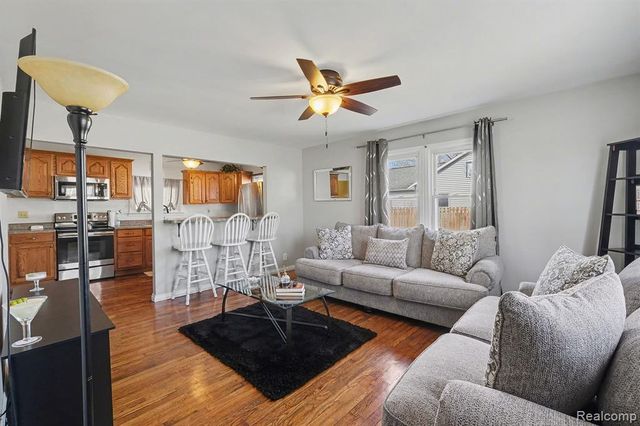 5091 W Carpenter Road, Flint, MI 48504