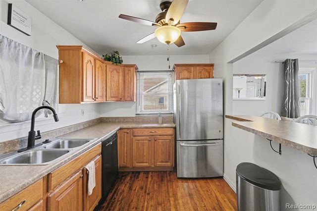 5091 W Carpenter Road, Flint, MI 48504