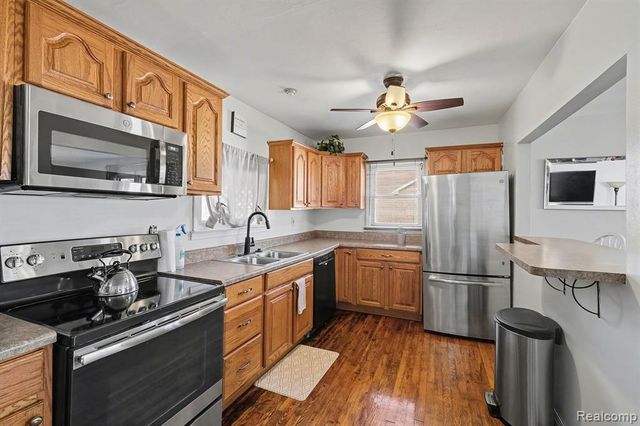 5091 W Carpenter Road, Flint, MI 48504