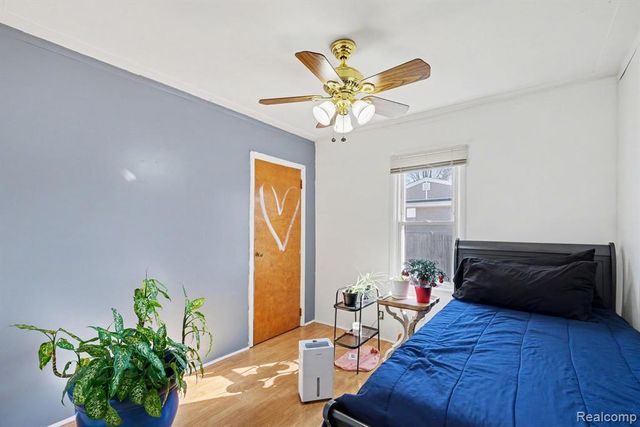 5091 W Carpenter Road, Flint, MI 48504