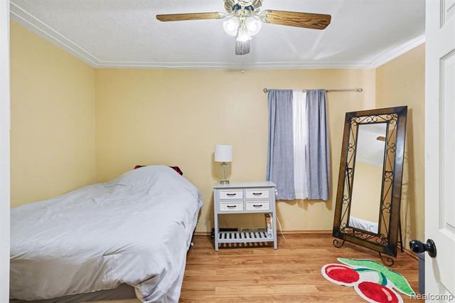 5091 W Carpenter Road, Flint, MI 48504