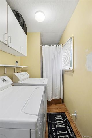 5091 W Carpenter Road, Flint, MI 48504