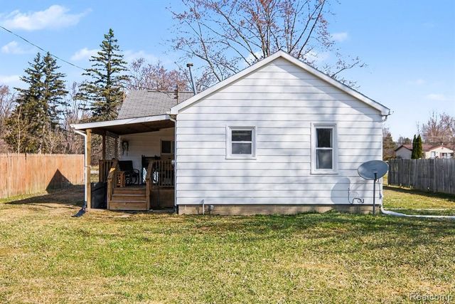 5091 W Carpenter Road, Flint, MI 48504