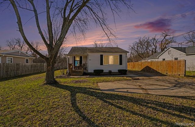 5091 W Carpenter Road, Flint, MI 48504