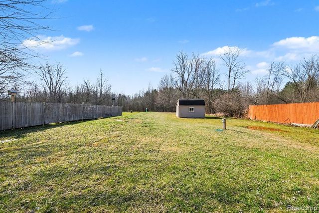 5091 W Carpenter Road, Flint, MI 48504