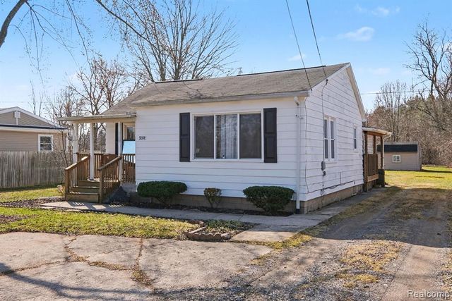 5091 W Carpenter Road, Flint, MI 48504