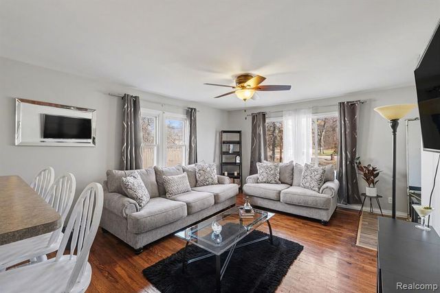 5091 W Carpenter Road, Flint, MI 48504