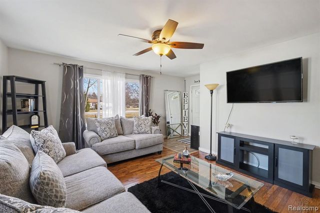 5091 W Carpenter Road, Flint, MI 48504