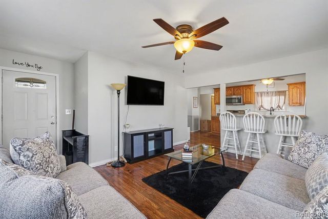 5091 W Carpenter Road, Flint, MI 48504