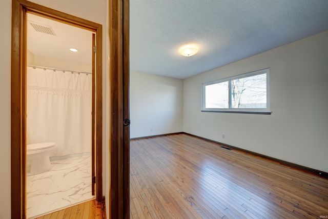 1313 Mayfair Drive, Boonville, IN 47601