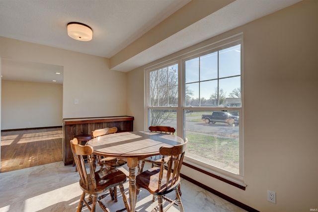 1313 Mayfair Drive, Boonville, IN 47601