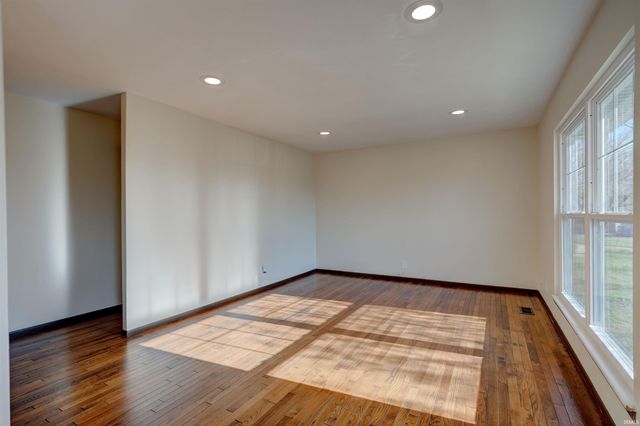 1313 Mayfair Drive, Boonville, IN 47601