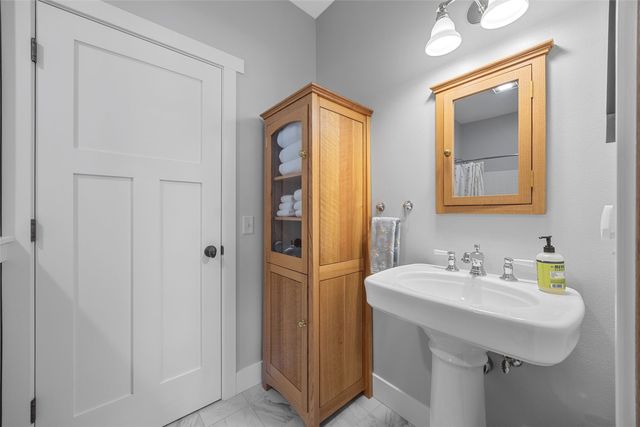 2883 Meadowlark Lane NE, Iowa City, IA 52240