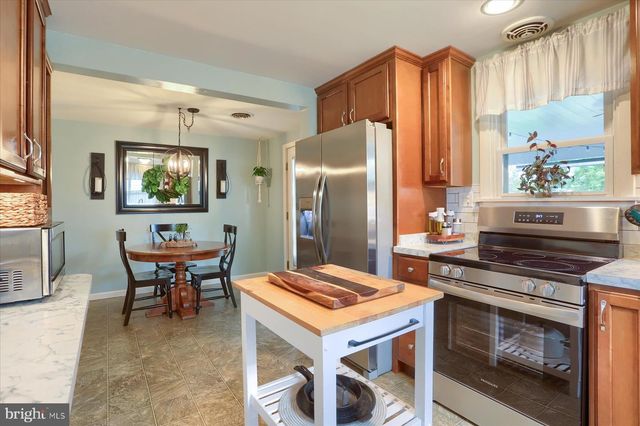 820 W MAPLE ST, Palmyra, PA 17078