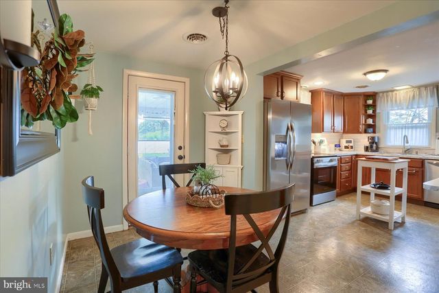 820 W MAPLE ST, Palmyra, PA 17078