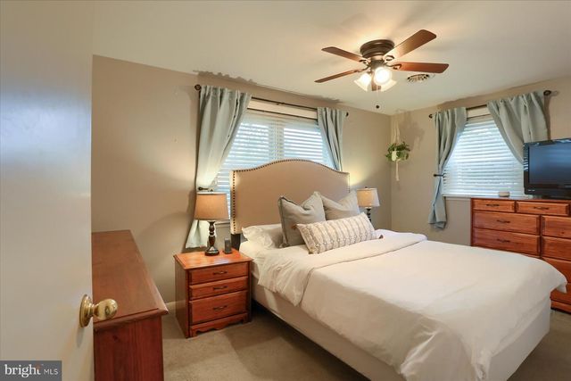 820 W MAPLE ST, Palmyra, PA 17078