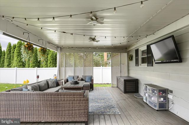 820 W MAPLE ST, Palmyra, PA 17078