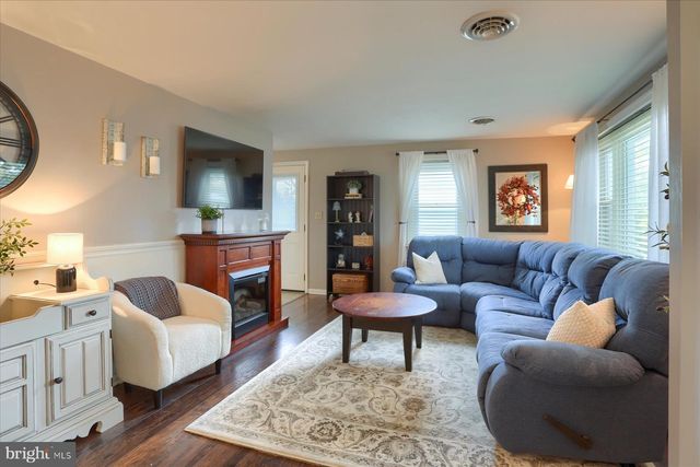 820 W MAPLE ST, Palmyra, PA 17078